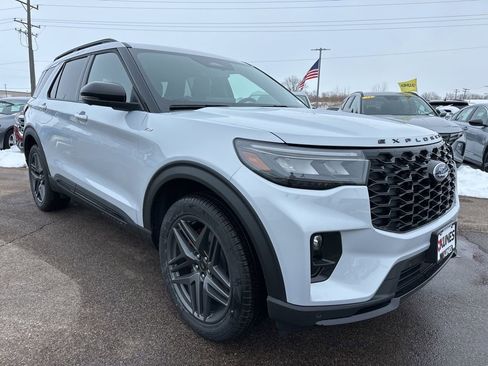New 2026 Ford Explorer ST-Line w/ ST-Line Street Pack image 2