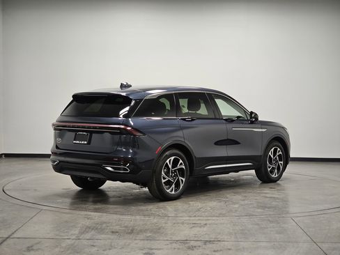 Used 2024 Lincoln Nautilus Premier w/ Equipment Group 102A image 8