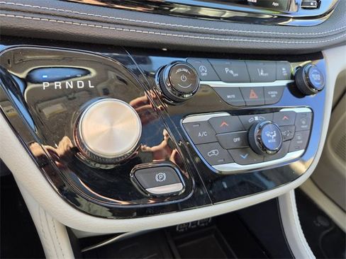 Certified 2023 Chrysler Pacifica Limited image 30