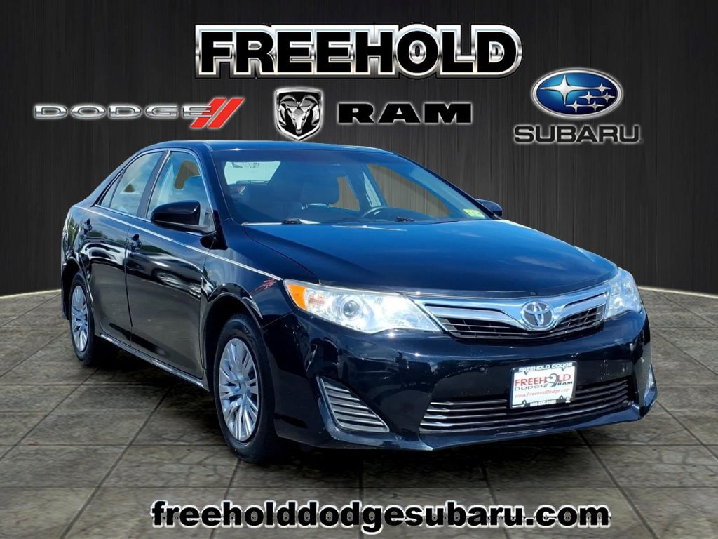 Used 2013 Toyota Camry LE FWD image 1