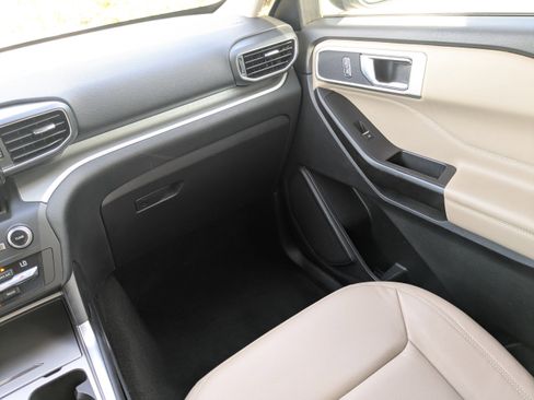 Used 2020 Ford Explorer XLT w/ Equipment Group 202A image 21