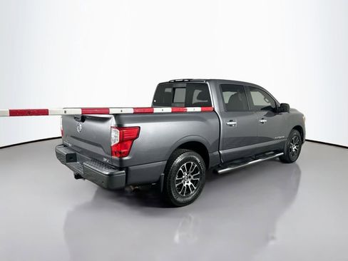 Used 2021 Nissan Titan SV w/ SV Convenience Package image 7