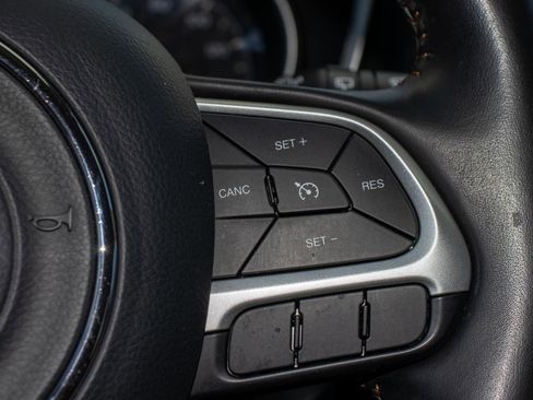 Used 2020 Jeep Compass Latitude image 28