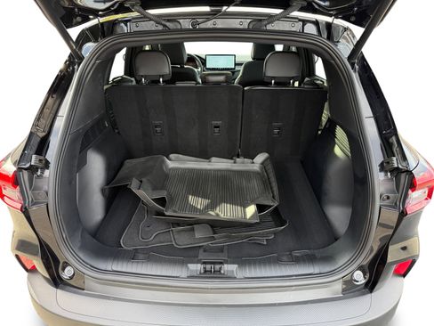 Certified 2025 Ford Escape ST-Line w/ Equipment Group 301A image 17