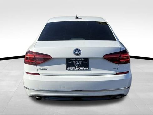 Used 2018 Volkswagen Passat 2.0T R-Line w/ R-Line Lighting Package image 5