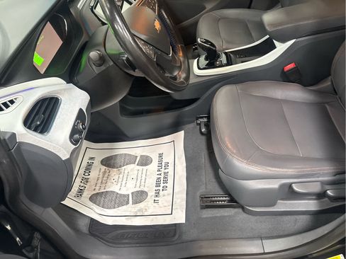 Used 2020 Chevrolet Bolt Premier w/ Infotainment Package image 13