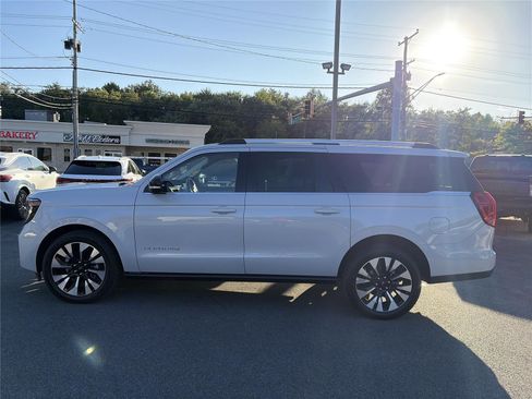 Used 2025 Ford Expedition Max Platinum w/ Driver's Package AWD/4WD image 2