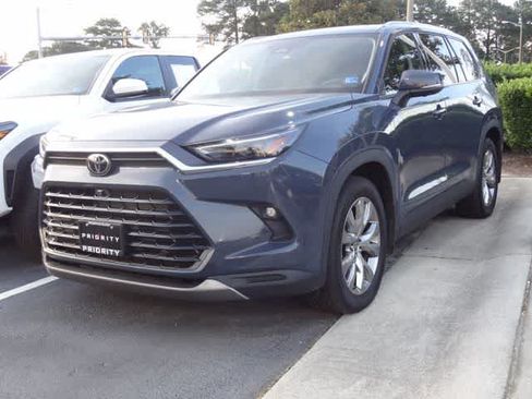 Used 2025 Toyota Grand Highlander AWD image 1
