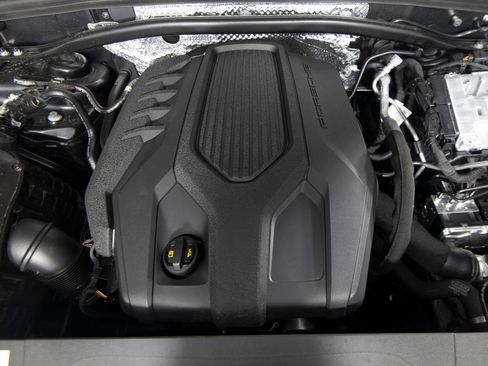 Certified 2026 Porsche Macan AWD/4WD image 48