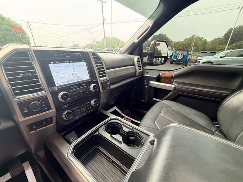 Used 2017 Ford F250 Platinum w/ FX4 Off-Road Package AWD/4WD image 27