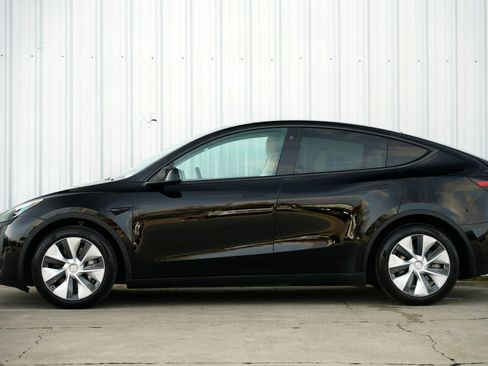 Used 2023 Tesla Model Y Long Range image 9