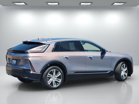 Certified 2024 Cadillac Lyriq Tech AWD/4WD image 4