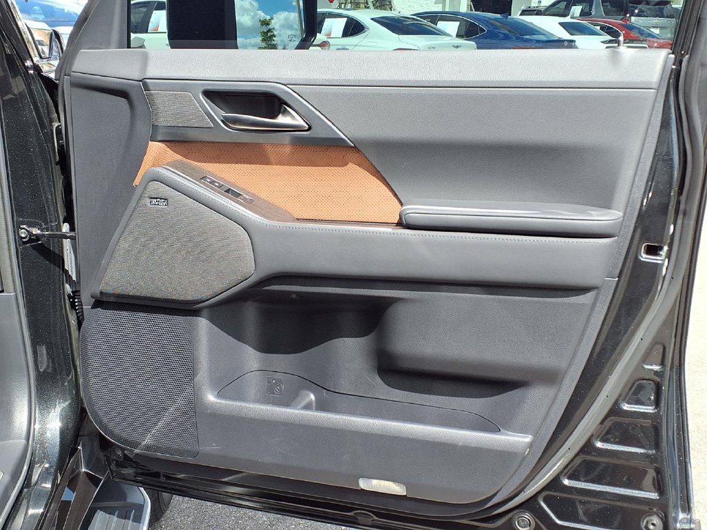 Used 2024 Lexus GX 550 w/ Cold Area Package AWD/4WD image 15