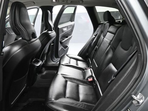 Used 2020 Volvo XC60 T5 Momentum w/ Protection Package Premier image 23