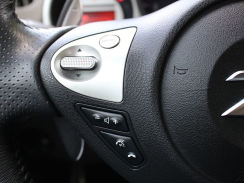 Used 2009 Nissan 370Z Touring RWD image 17