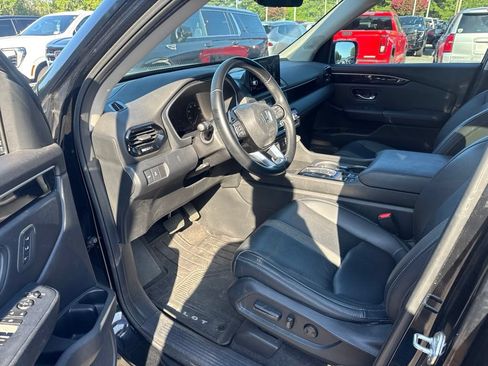 Used 2023 Honda Pilot Touring image 9