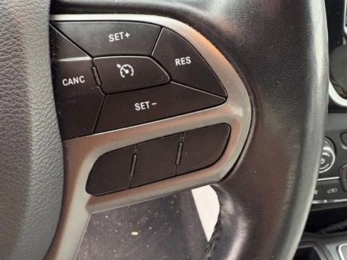 Used 2019 Jeep Cherokee Limited FWD image 16