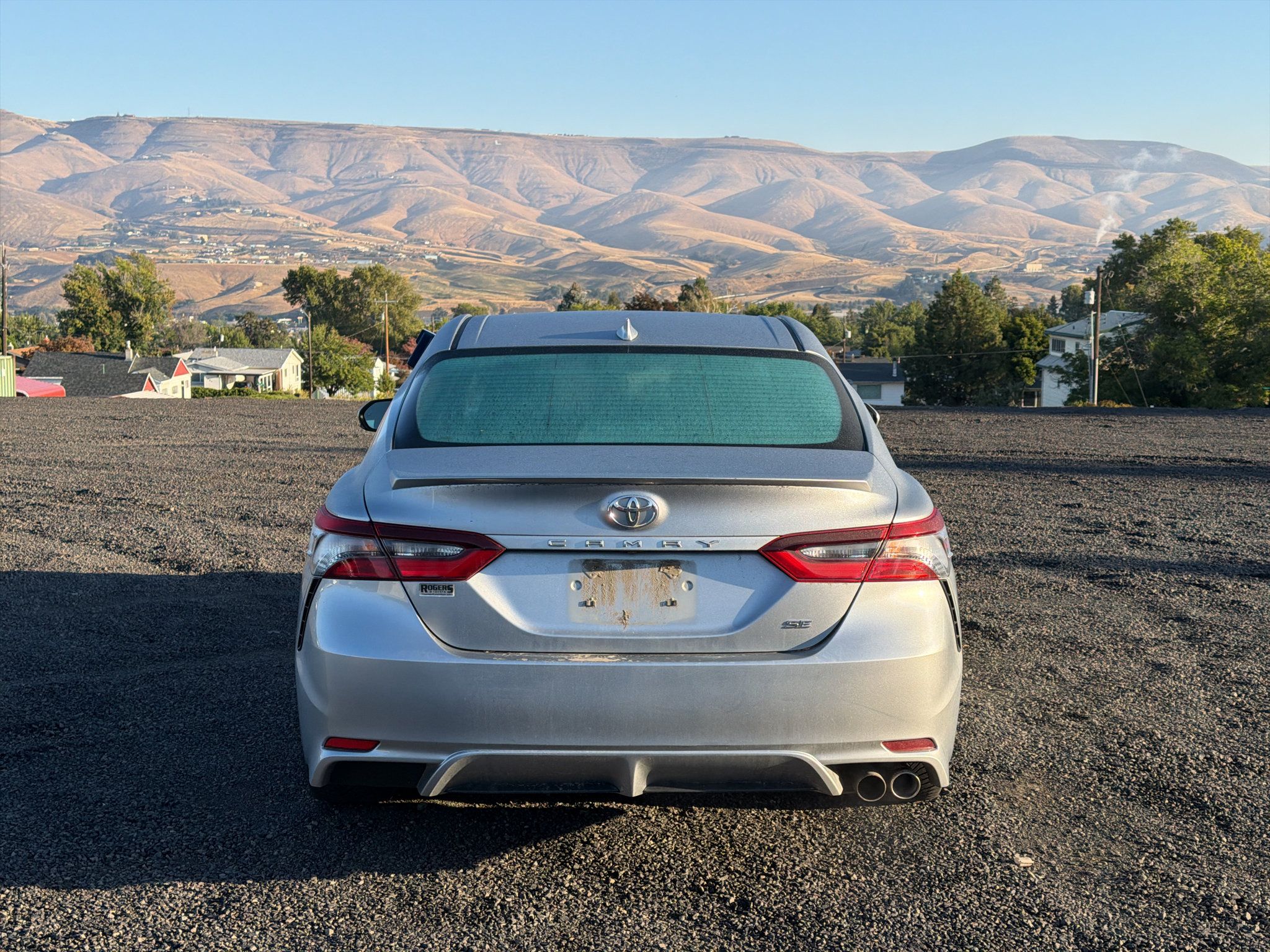 Used 2021 Toyota Camry SE w/ Cold Weather Package FWD image 9