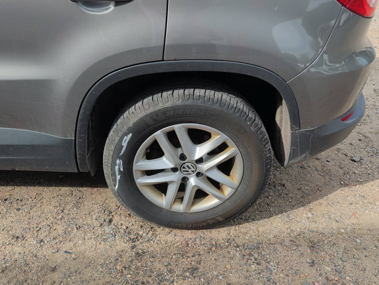 Used 2011 Volkswagen Tiguan S FWD image 10