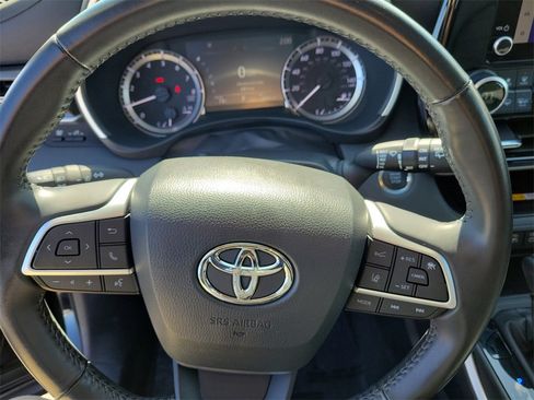 Used 2023 Toyota Highlander XLE image 24
