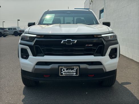 Used 2024 Chevrolet Colorado Z71 w/ Z71 Convenience Package 2 AWD/4WD image 2