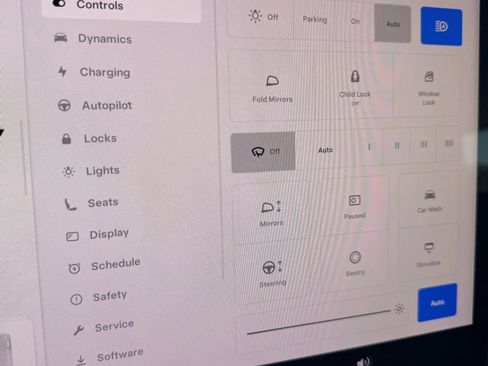 Used 2022 Tesla Model Y Long Range image 28