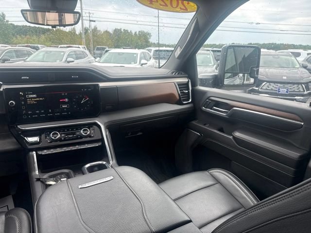 Used 2024 GMC Sierra 3500 Denali w/ Denali Reserve Package AWD/4WD image 39