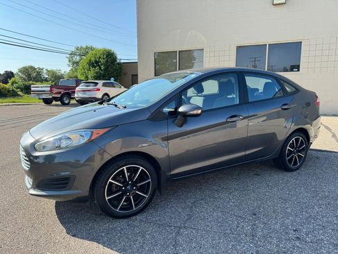 Used 2019 Ford Fiesta SE w/ Cold Weather Package FWD image 4