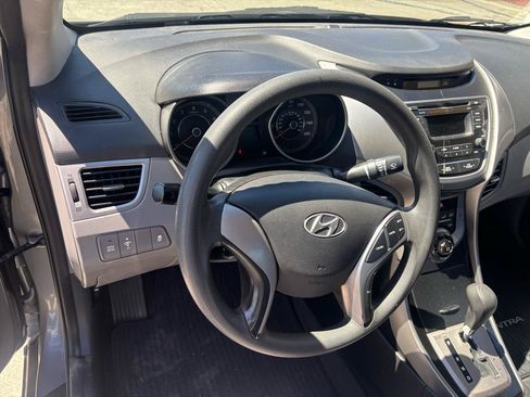 Used 2013 Hyundai Elantra GLS FWD image 5
