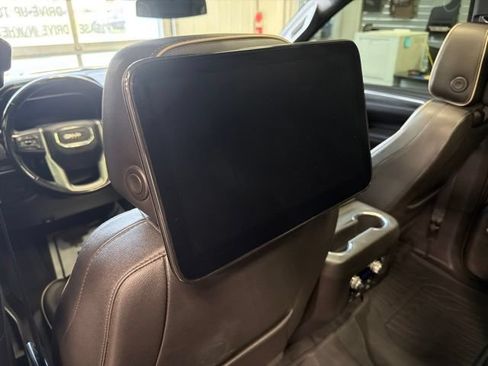 Used 2023 GMC Yukon XL SLT w/ SLT Luxury Package AWD/4WD image 30