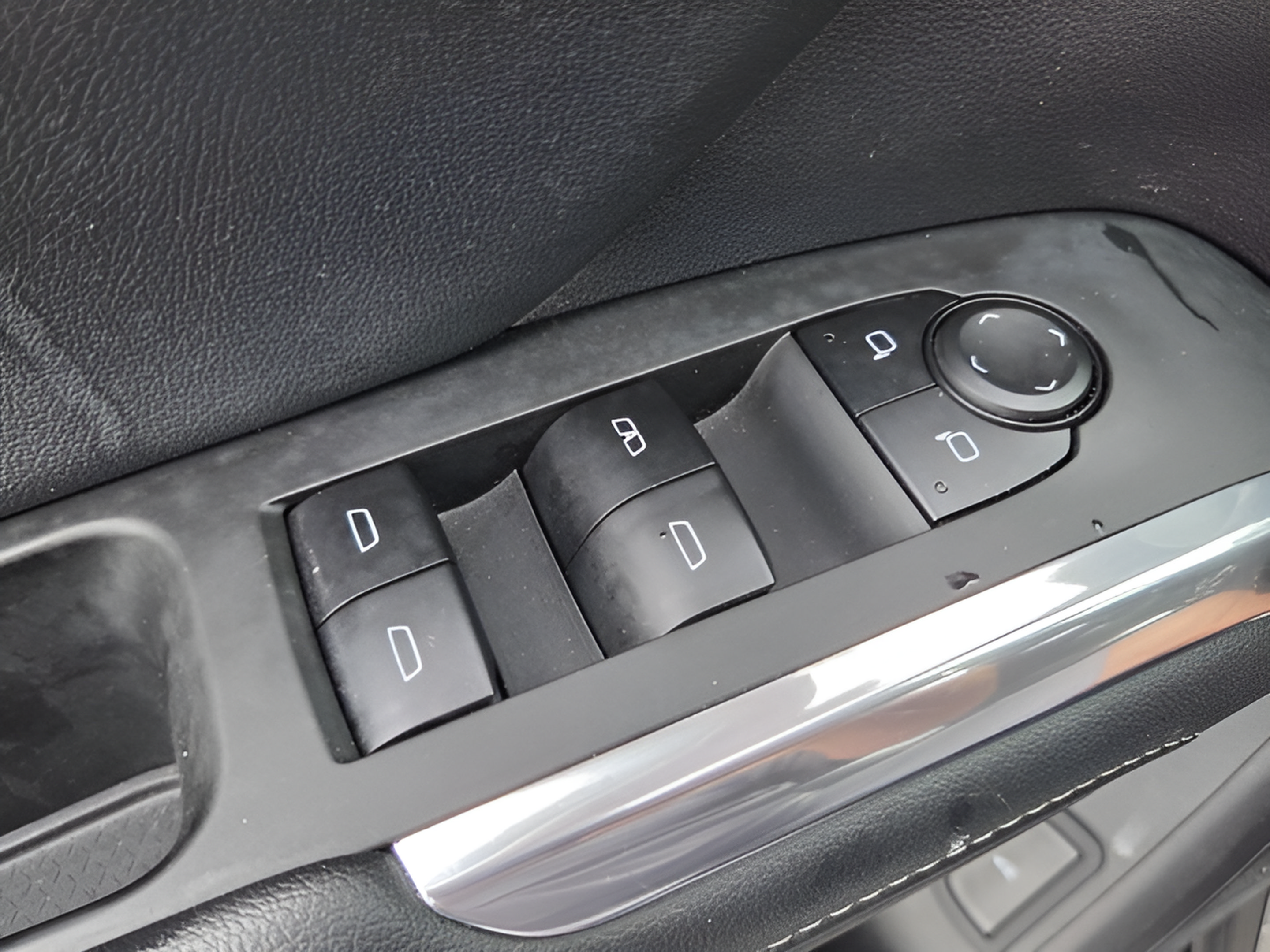 Used 2025 Chevrolet Traverse LT AWD/4WD image 28