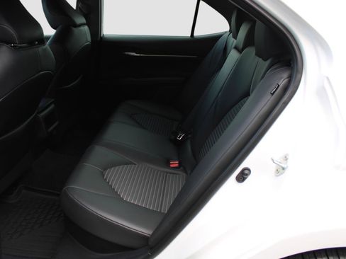 Used 2022 Toyota Camry SE image 32