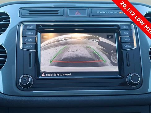 Used 2017 Volkswagen Tiguan Sport image 24