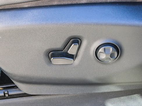 Used 2022 Chrysler Pacifica Touring-L image 20