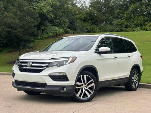 Used 2017 Honda Pilot Touring image 1