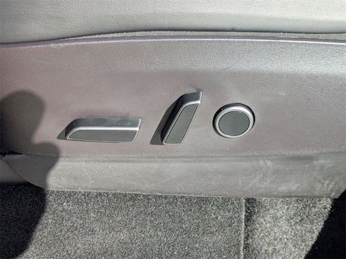 Used 2022 Tesla Model Y Performance image 21