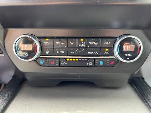 Used 2021 Ford Expedition XLT RWD image 16