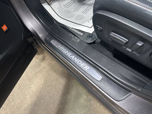 Used 2019 Toyota Highlander Limited w/ Protection Package #3 AWD/4WD image 23