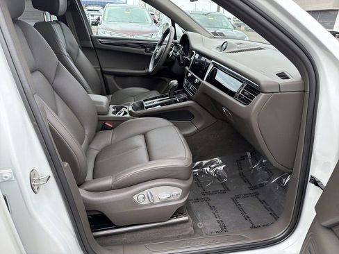 Used 2024 Porsche Macan image 15