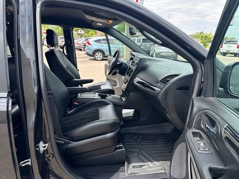 Used 2016 Dodge Grand Caravan SXT FWD image 14