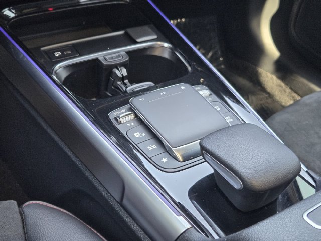Used 2023 Mercedes-Benz GLB 250 w/ AMG Line image 14