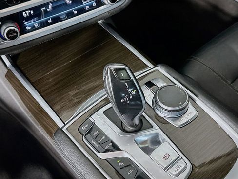 Used 2019 BMW 740i xDrive AWD/4WD image 17