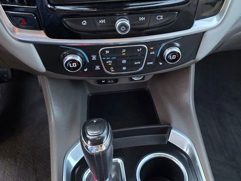 Used 2020 Chevrolet Traverse LT w/ LT Premium Package FWD image 29