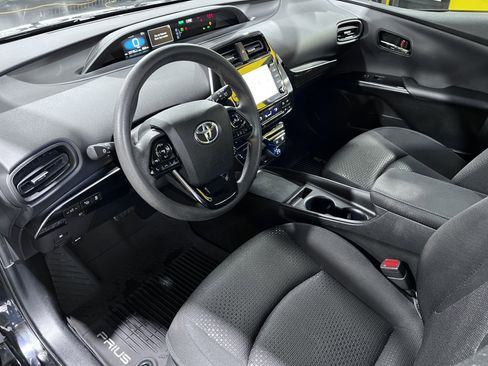 Used 2021 Toyota Prius LE image 13