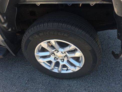 Used 2023 Chevrolet Silverado 1500 LT AWD/4WD image 5