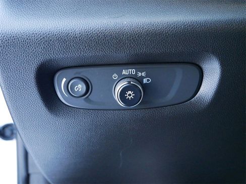 Used 2022 Chevrolet Traverse Premier image 16