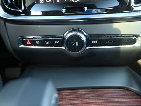 Used 2025 Volvo V60 B5 Cross Country Plus image 22