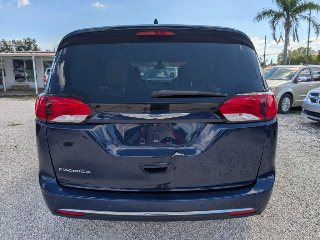Used 2017 Chrysler Pacifica Touring-L Plus w/ Tire & Wheel Group FWD image 6