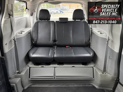 Used 2014 Toyota Sienna SE FWD image 25