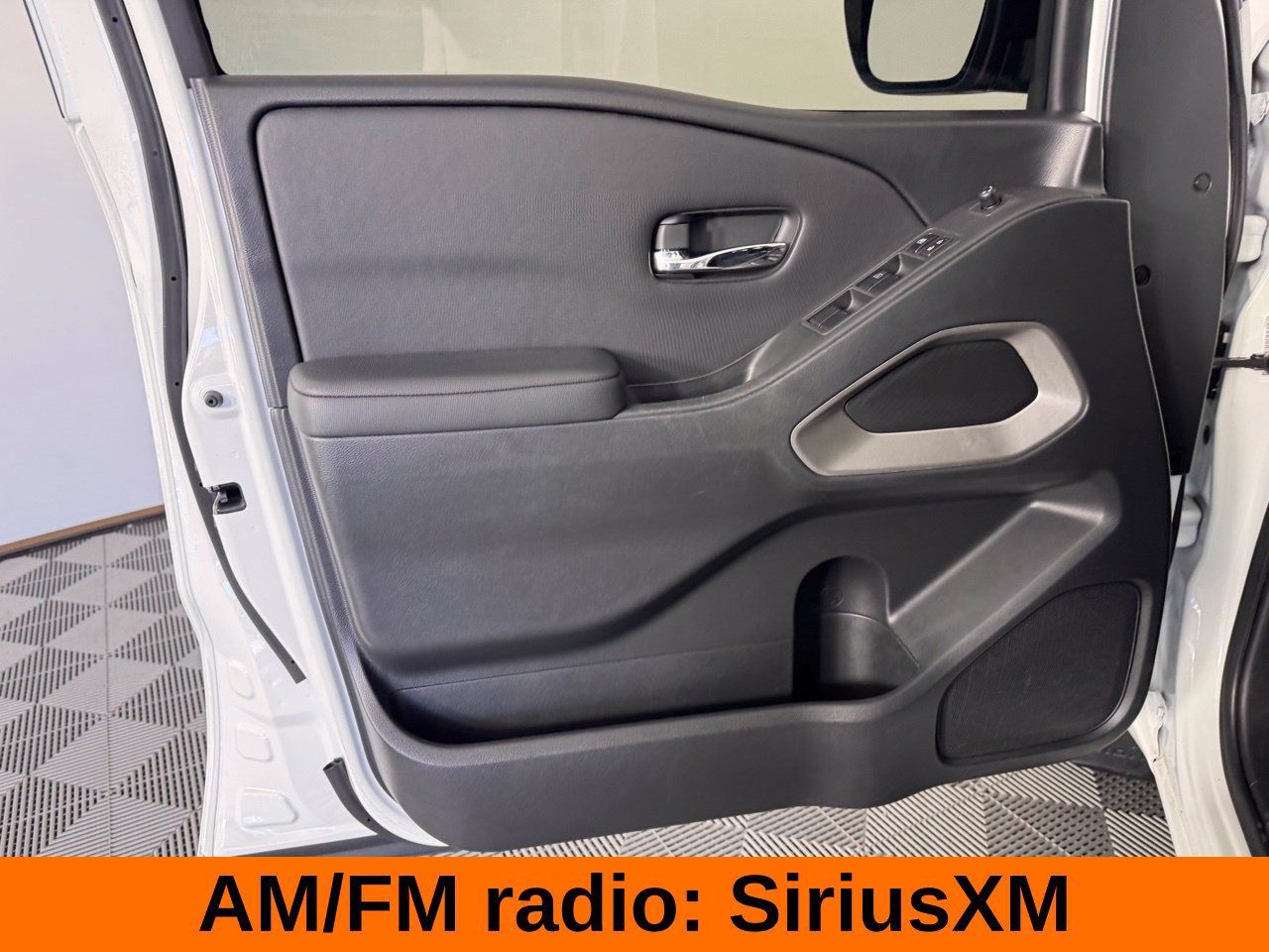 Used 2024 Nissan Frontier SV RWD image 11